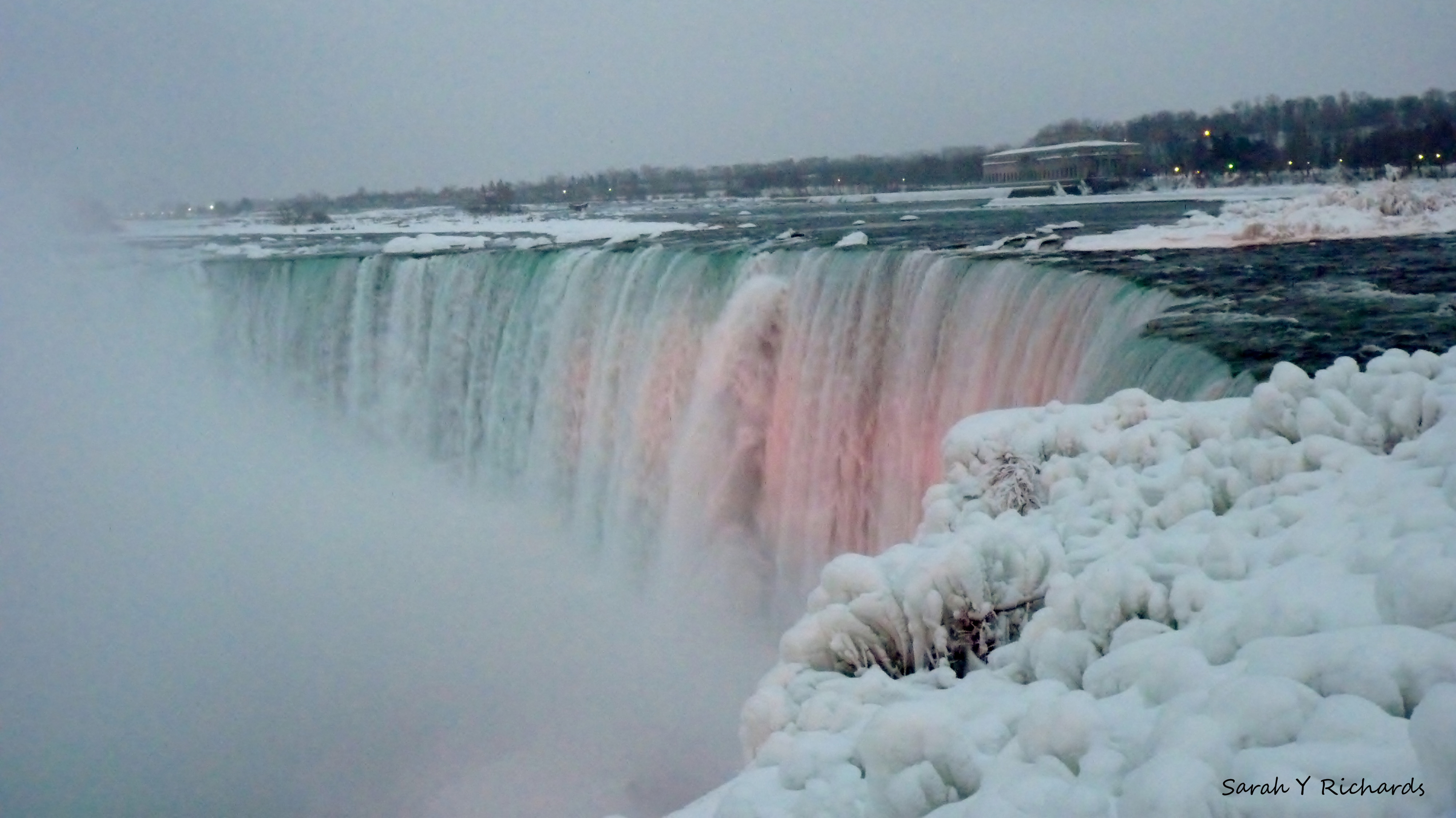 Las cataratas del Niágara en invierno y en verano | Casamérica