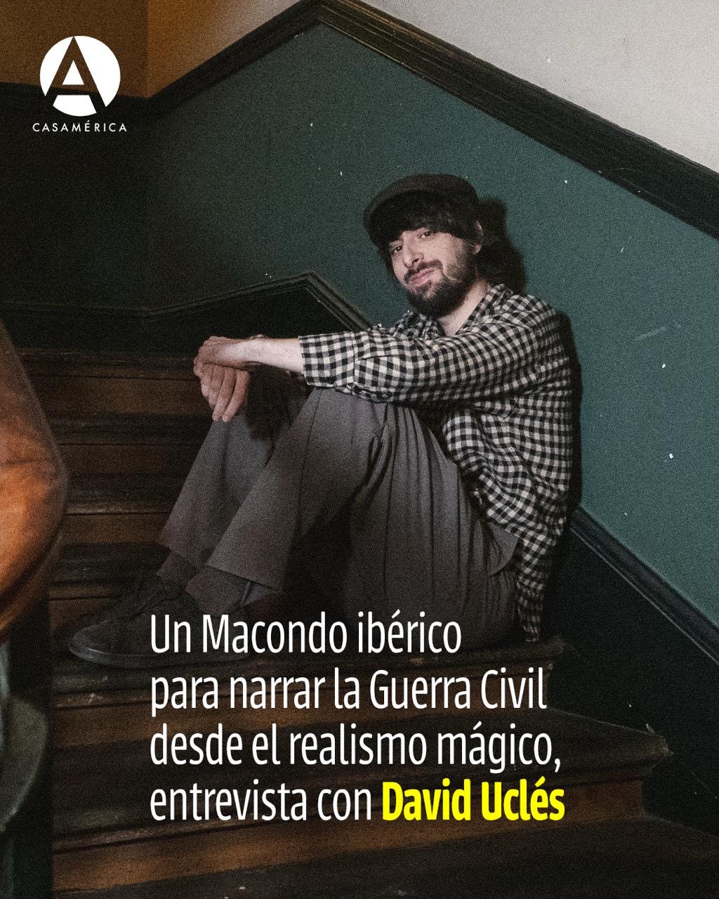 📚 Un Macondo ibérico para narrar la Guerra Civil desde el realismo mágico. Entrevista con David Uclés.

En esta entrevista, David Uclés habla de La península de las casas vacías, una novela escrita a lo largo de más de una década con la ambición de construir “una especie de Macondo íbero” desde el que narrar la Guerra Civil española. A través del realismo mágico, el autor propone un gran fresco narrativo que recorre la península y aborda la memoria histórica desde una mirada que rehúye el juicio ideológico y pone en el centro lo humano.

El territorio se convierte así en el verdadero protagonista del relato: un mapa físico, emocional e histórico construido a partir de miles de kilómetros recorridos siguiendo los pasos de sus personajes. Uclés reivindica el realismo mágico como un género vivo y reflexiona sobre la escritura, la memoria, el dolor de los civiles y la relación directa con los lectores que ha acompañado la recepción del libro.

👥 Con @daviducles.

📺 Puedes ver el video completo en nuestro canal de YouTube, enlace en la biografía.