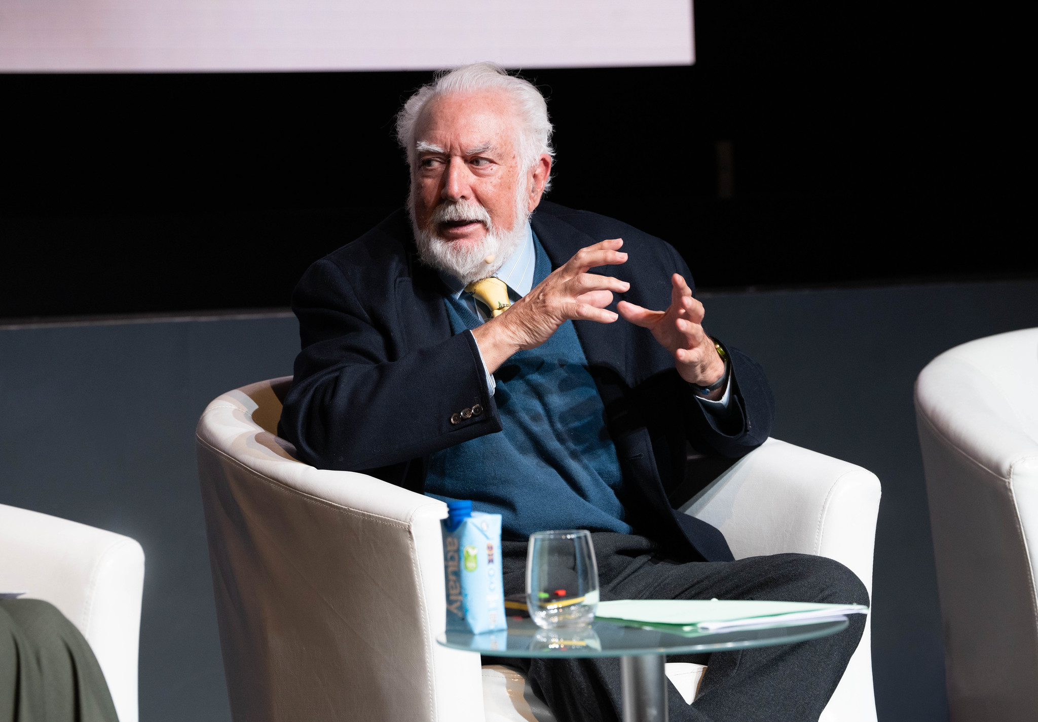 📚🇺🇸 Disponible en nuestro canal de YouTube ‘El Misisipi en llamas’.

Presentación del libro de Eduardo Garrigues, una novela histórica que recorre los escenarios del Misisipi tras la guerra de independencia de Estados Unidos y la paz de París de 1783. A través de los diarios de Felicitas St. Maxent, la obra reconstruye un mosaico de intrigas políticas, exilios y conspiraciones entre España, Francia y Norteamérica, en un momento clave para el destino de los territorios españoles y la expansión estadounidense hacia el Oeste.

La novela revive la figura de Bernardo Gálvez y explora la pérdida de los dominiios españoles en Norteamérica, entre mercurio, rebeliones y las tensiones de la Revolución Francesa.

👥 Con León de la Torre, Beatriz Paredes, Elvira Roca y Eduardo Garrigues.
📺 Video completo, enlace en la biografía.