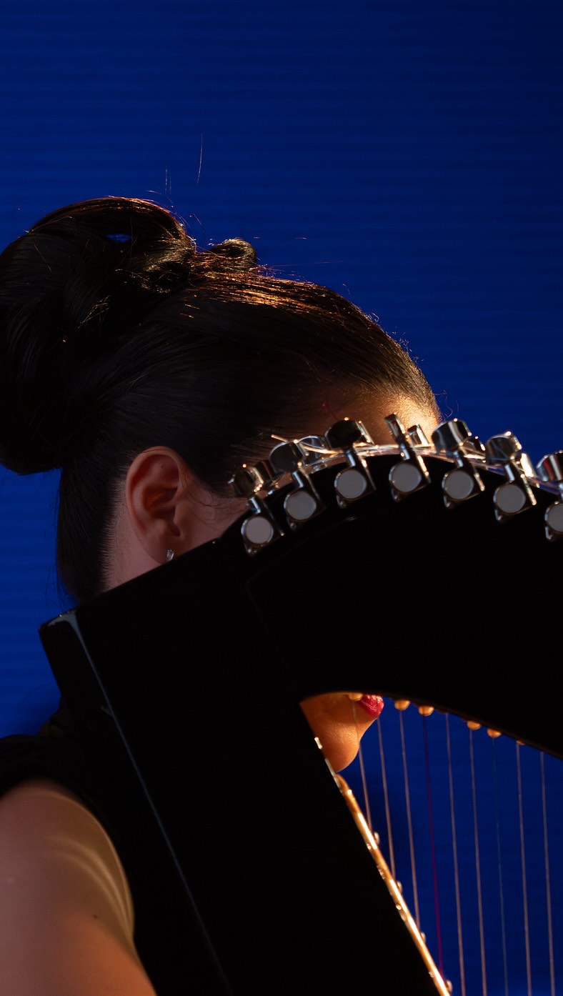 🇵🇾✨ El arpa paraguaya volvió a llenar de música, memoria y encuentro una nueva edición de ‘Serenata al Paraguay’.

Una velada en la que el canto, la danza y las distintas generaciones de artistas compartieron escenario para celebrar una tradición que sigue viajando entre países, acentos y generaciones.

🤝 Con @embaparespana.

📺 Muy pronto podrás ver el video completo en nuestro canal de YouTube.
