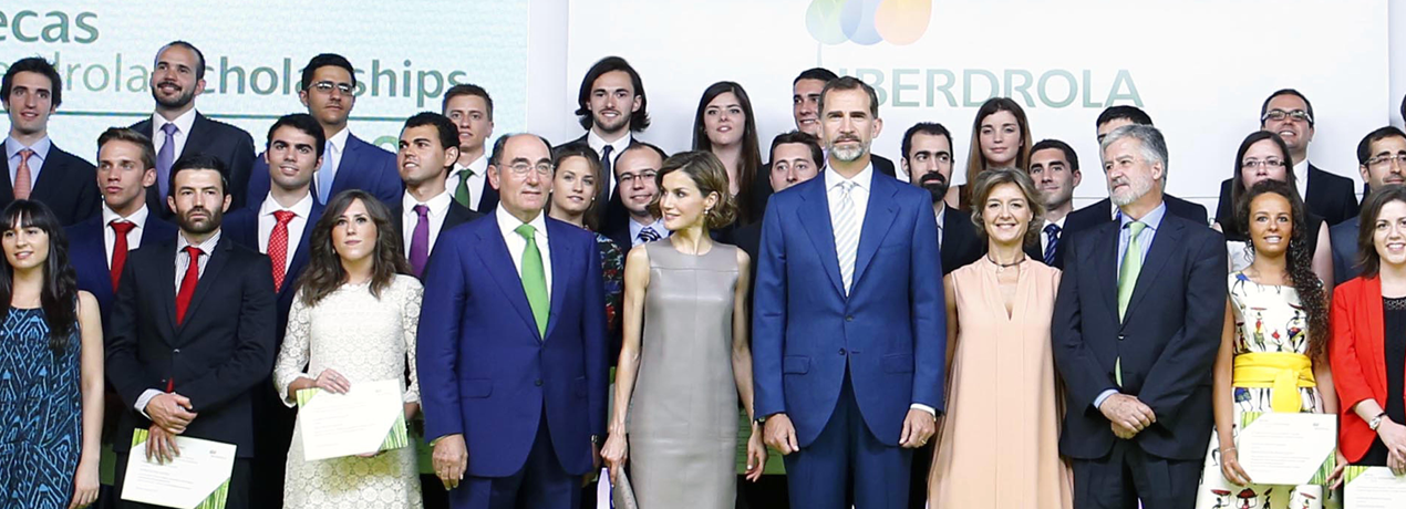 Sus Majestades los Reyes entregan en Madrid las Becas Iberdrola 2015