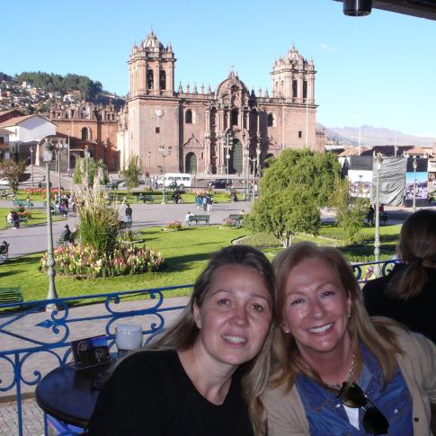 Vista de la Catedral desde un café de la Plaza de Armas de Cuzco