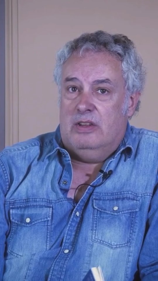 📚 En el ciclo ‘El librero y el editor como lectores’ conversamos con César Sanz, de la editorial Difácil (@difaciled), sobre su trabajo y la línea literaria que impulsa la editorial.

Durante la entrevista, recomienda dos títulos: ‘Fragmentario’ de Rodrigo Martín Noriega y ‘Gasolineras’ de Javier Adrada de la Torre, ganador del Premio Internacional de Poesía García Ramos.