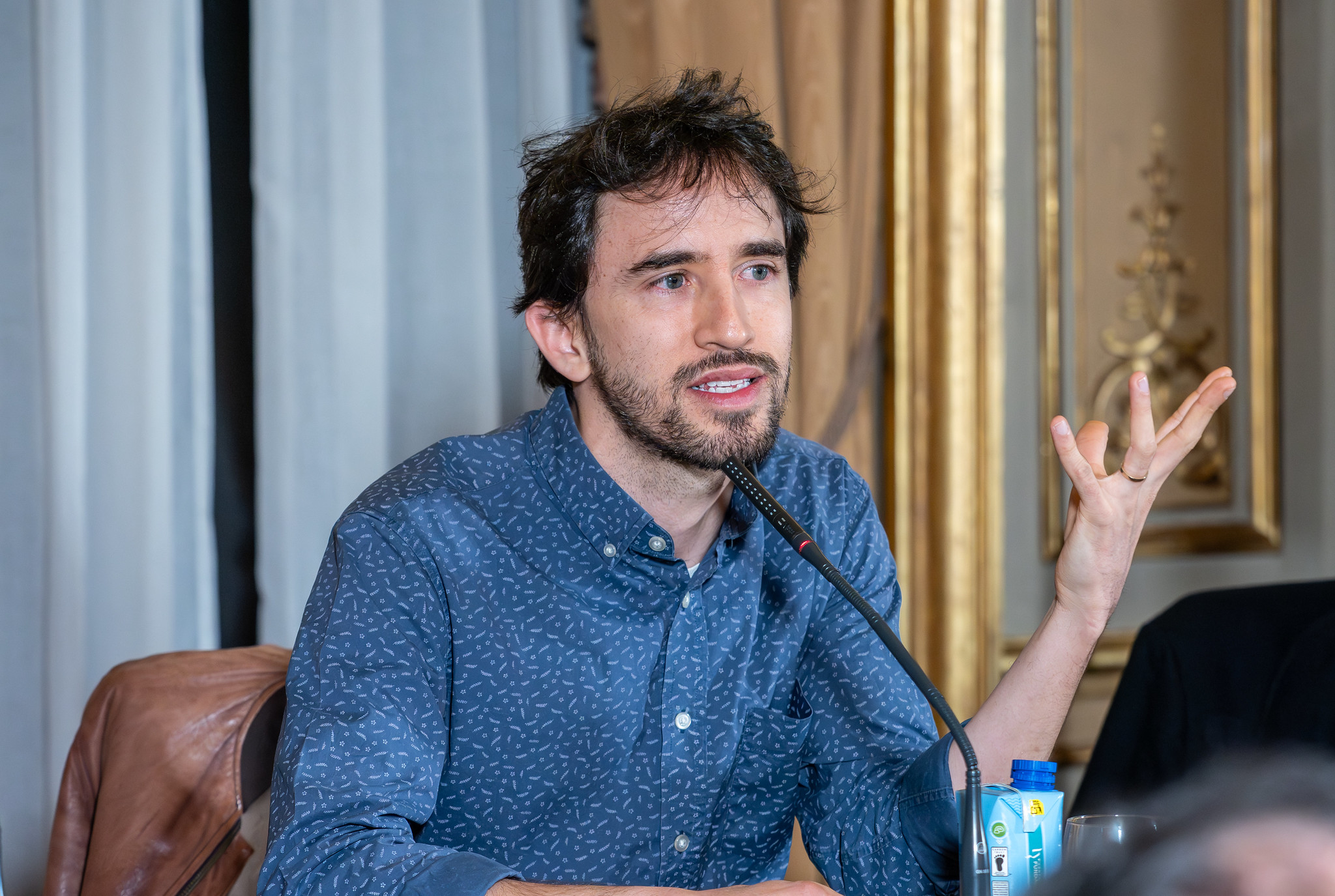 🎥 Puedes ver el diálogo 'Revoluciones e involuciones en América Latina' en el marco del Festival Eñe.

Un encuentro sobre cómo la literatura aborda los momentos de tensión histórica que transforman sociedades y dejan huella en quienes los viven.

👥 Con Éric Vuillard y Daniel Saldaña París. Moderó Guillermo Roz.
🤝 Con @aecid_es, @casadevelazquez, @festivalene y @lafabrica_.

📺 Video completo en nuestro canal de YouTube, enlace en la biografía.