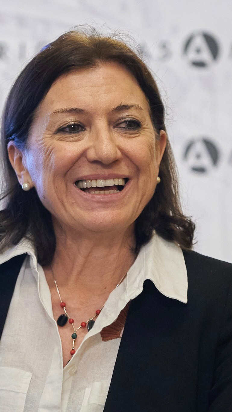 🎥 Ayer tuvo lugar el encuentro ‘La mitad del mundo: el principio femenino en el México indígena’, en el marco de la exposición ‘La mitad del mundo. La mujer en el México indígena’, que conecta a distintas instituciones culturales de Madrid.

Un espacio de reflexión en torno al papel de las mujeres indígenas mexicanas desde la antropología, la arqueología y la historia del arte, abordando temas como la cultura funeraria maya, los saberes en torno al embarazo y el parto, la dimensión simbólica de lo cotidiano y su representación en los museos.

👥 Con León de la Torre, Antón Leis, Quirino Ordaz, Andrés Allamand, Andrés Ciudad Ruiz, Luis Fernando Núñez, Patricia Horcajada Campos, Cristina Vidal Lorenzo y Andrés Gutiérrez Usillos.
🤝 Con @aecid_es y @segibdigital.
📺 Pronto podrás ver el video completo en nuestro YouTube.

#México #Cultura #Historia #Antropología #Mujeres