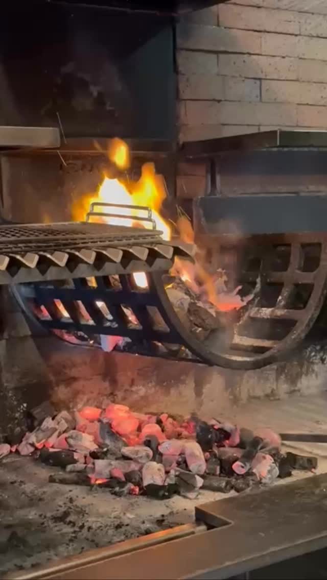 🌶️🔥 Nueva parada en ‘De la papa al ají’: visitamos Piantao (@piantao_es), parrilla argentina en Madrid, donde el fuego, la carne y la tradición se encuentran alrededor de la mesa.

Un recorrido por los sabores del asado y la cultura gastronómica argentina, desde la brasa hasta el plato.

📺 Muy pronto, el video completo en nuestro canal de YouTube.