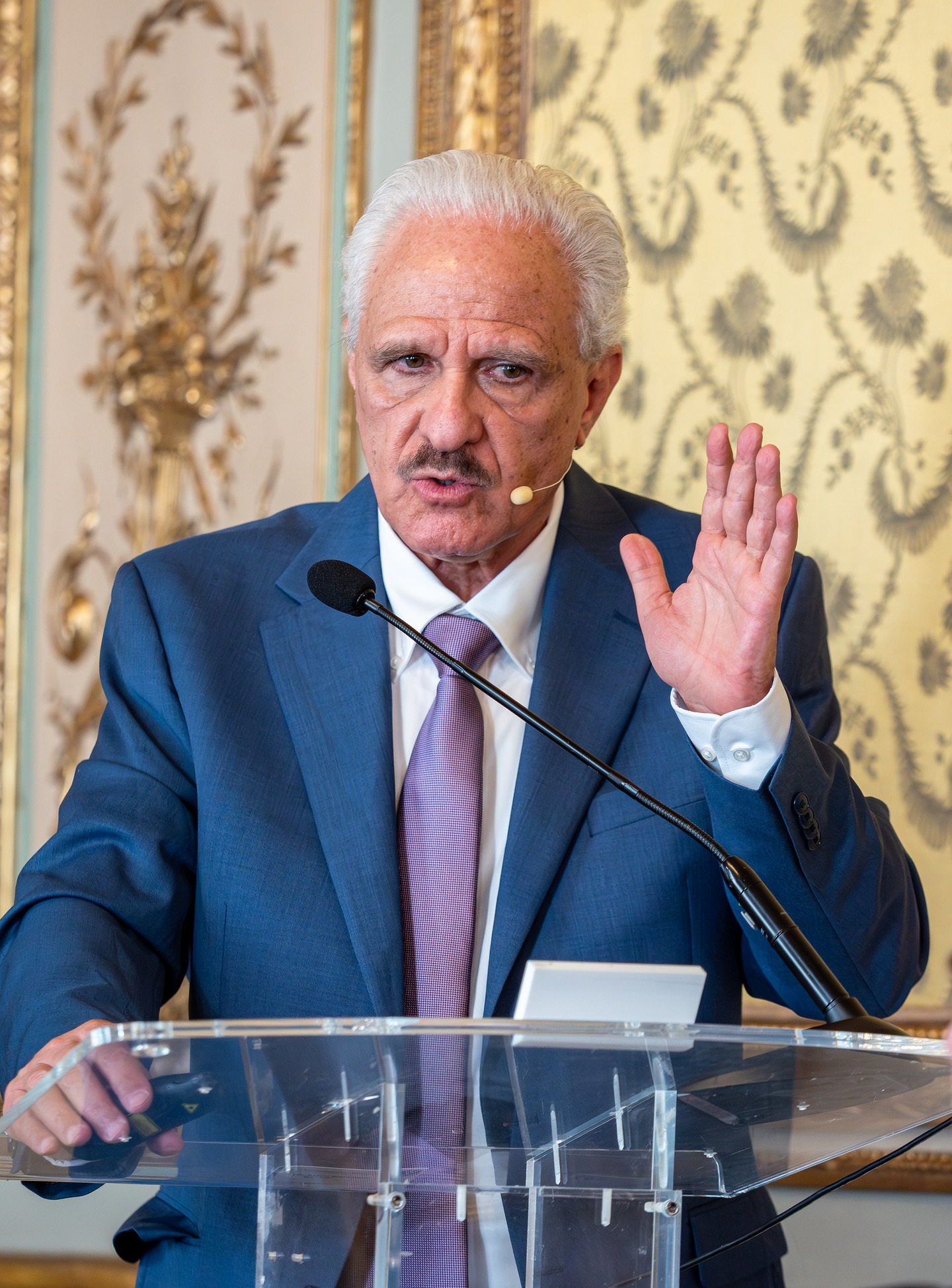 🇲🇽 💧Descubre en nuestro canal un análisis sobre la relación histórica de la Ciudad de México con el agua a partir del conversatorio ‘700 años de historia del agua en la Ciudad de México’.

El encuentro recorre siete siglos de evolución hidráulica, desde su origen lacustre hasta los desafíos actuales, abordando las tensiones entre ingeniería y naturaleza, la crisis de abastecimiento y la necesidad de un modelo sostenible para el futuro de la metrópoli.

👥 Con León de la Torre, Ciro Murayama, Manuel Perlo Cohen y Almudena Barragán.

🤝 Con @unamespana.
📺 Video completo en nuestro canal de YouTube.
🔗 Enlace en la biografía.