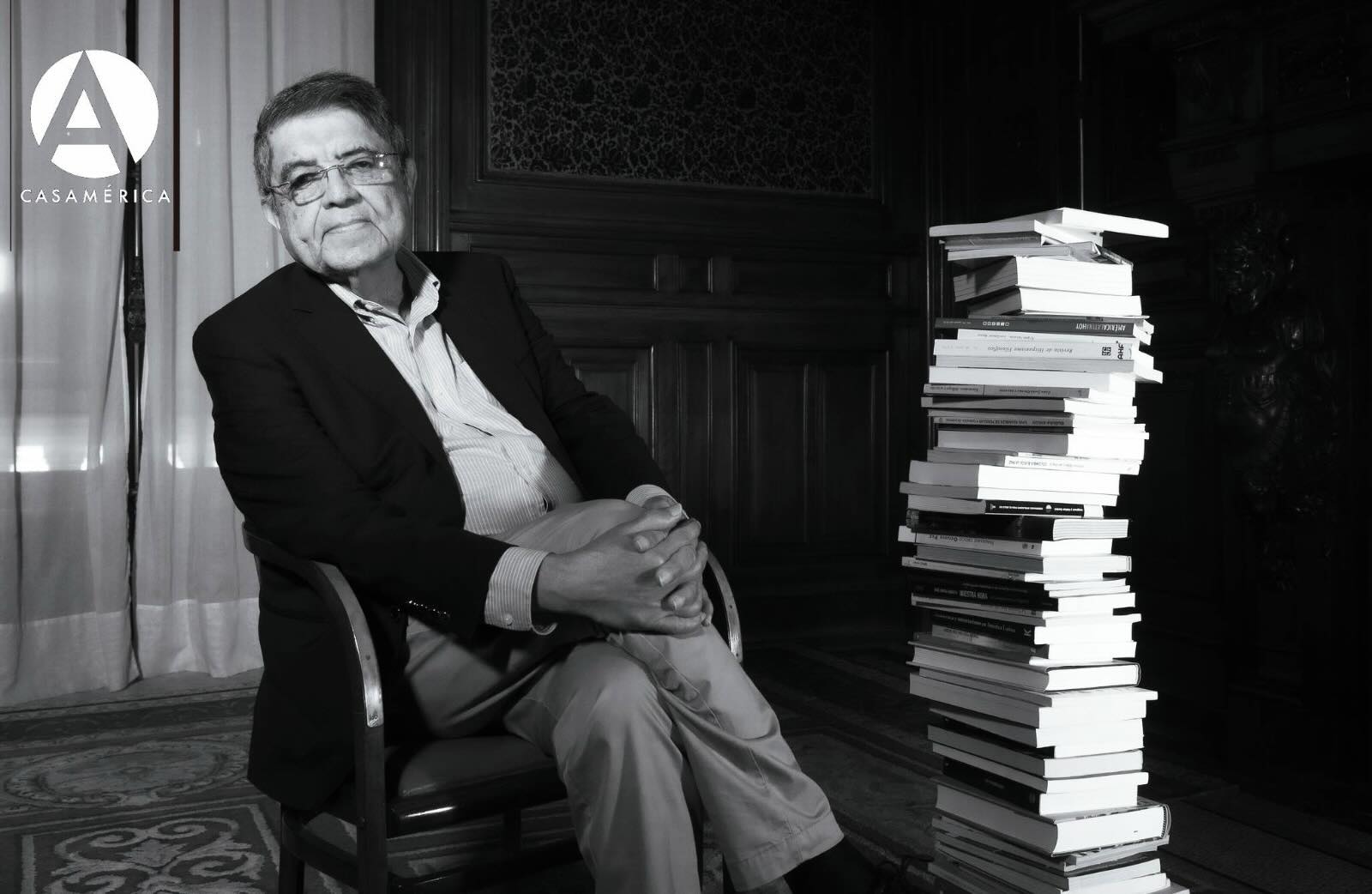 🪶👏🏻 Enhorabuena al escritor y académico nicaragüense y ganador del Premio Cervantes 2017 @sergioramirezmercado, que ha sido elegido hoy para ocupar la silla «L» de @laraeinforma.
