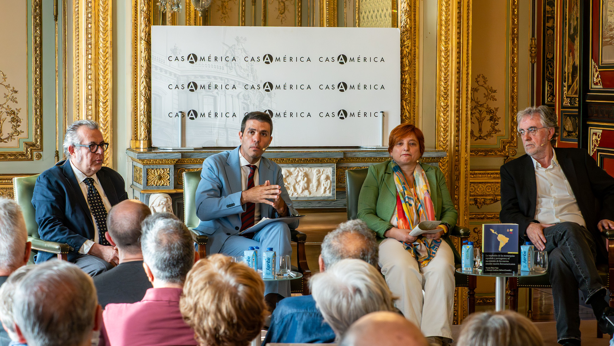 📚🌎 Compartimos en nuestro canal de YouTube la presentación del libro ‘La implosión de las monarquías española y portuguesa y el nacimiento de los nuevos estados-nación iberoamericanos’, una obra colectiva que analiza el complejo proceso que dio origen a los nuevos Estados iberoamericanos tras la crisis de los imperios español y portugués.

La conversación aborda las transformaciones políticas ocurridas a ambos lados del Atlántico y reflexiona sobre los proyectos revolucionarios y contrarrevolucionarios que marcaron la construcción de las nuevas naciones.

👥 Con Moisés Morera, Tomás Pérez Vejo, Manuel Andreu Gálvez, Manuel Lucena Giraldo y Mirian Galante.

📺 Video completo en nuestro canal de YouTube.
🔗 Enlace en la biografía.