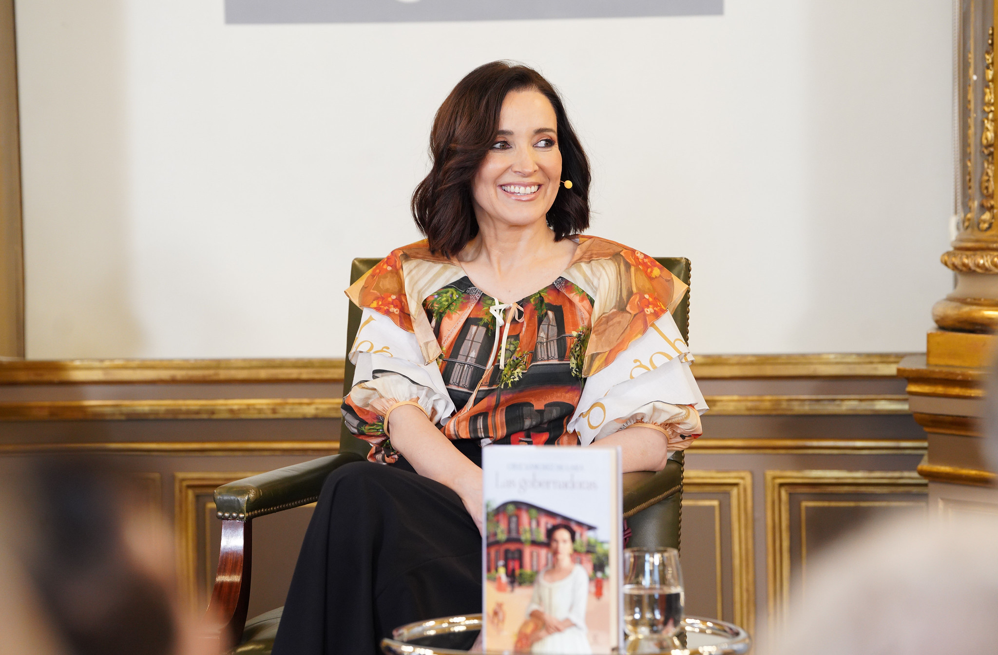 🎥 Puedes ver la presentación de 𝑳𝒂𝒔 𝒈𝒐𝒃𝒆𝒓𝒏𝒂𝒅𝒐𝒓𝒂𝒔, la novela de Cruz Sánchez de Lara (@cruzslara) que recupera el papel de las mujeres y de España en la construcción de los Estados Unidos a finales del siglo XVIII.

👥 Con León de la Torre, Rosa Pérez, Mariano de Paco, Cruz Sánchez de Lara, Luis María Ansón, Susana Sumelzo y Ana Núñez Milara.
🤝 Con @espasaeditorial, @elespanol2015 y @magasrevista.

📺 Disponible en nuestro canal de YouTube, enlace en la biografía.

#Literatura #LasGobernadoras #CruzSánchezDeLara #Historia #YouTube