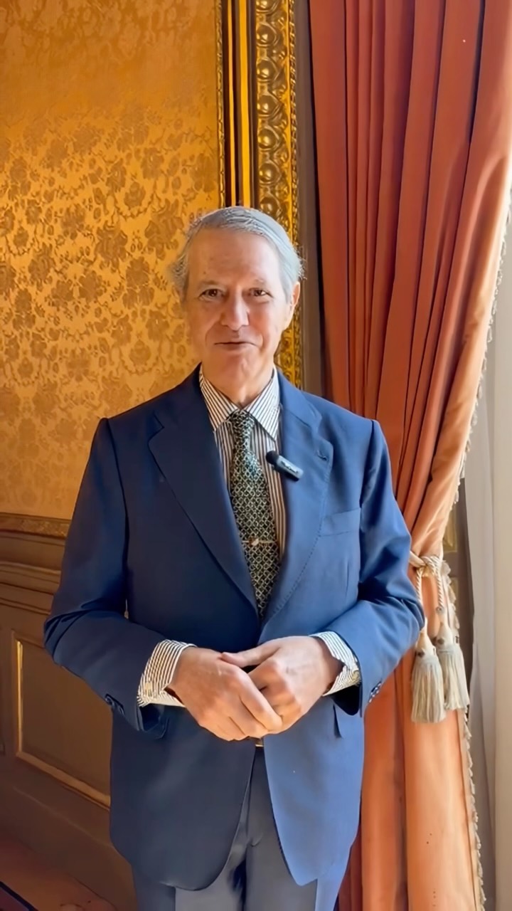 🎥 Un apellido que atraviesa siglos y cruza el Atlántico.

Cristóbal Colón, descendiente del almirante, nos saluda durante su visita a Casa de América.

▶️ Puedes ver la entrevista completa en nuestro canal de YouTube.
