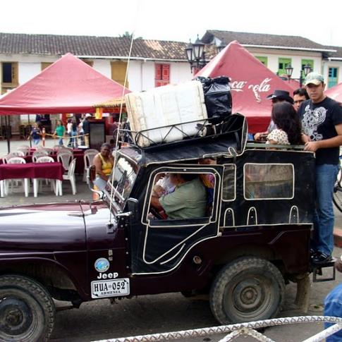 Jeep Willians llevan hasta 13 pasajeros