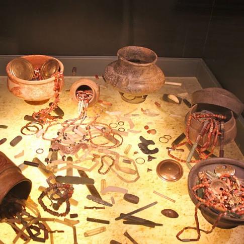 Piezas de culturas indígenas