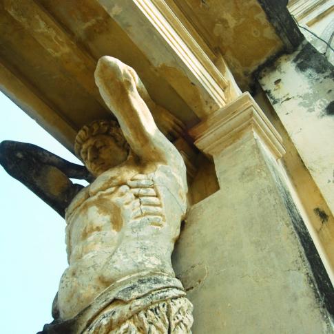 León