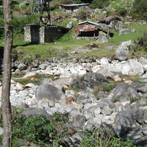 Casitas que salpican los caminos