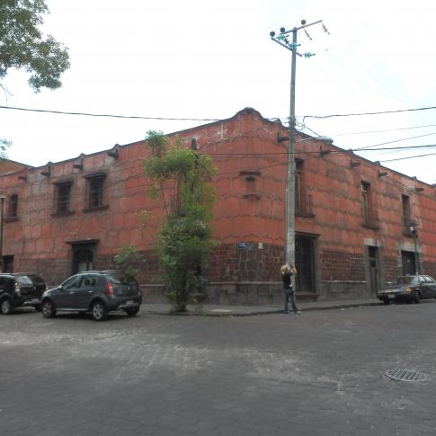 Casa Colorada donde vivió Hernán Cortés con su amante indígena “La Malinche”.