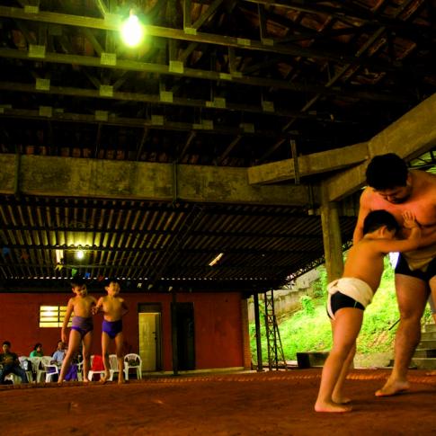 Tras atletas de sumo en Santo André
